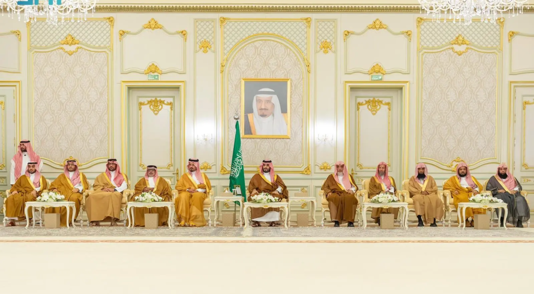 HRH Crown Prince Receives Scholars, Ministers, Citizens at Taibah Palace in Madinah